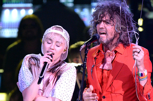 Miley Cyrus Flaming Lips Planning Naked Concert