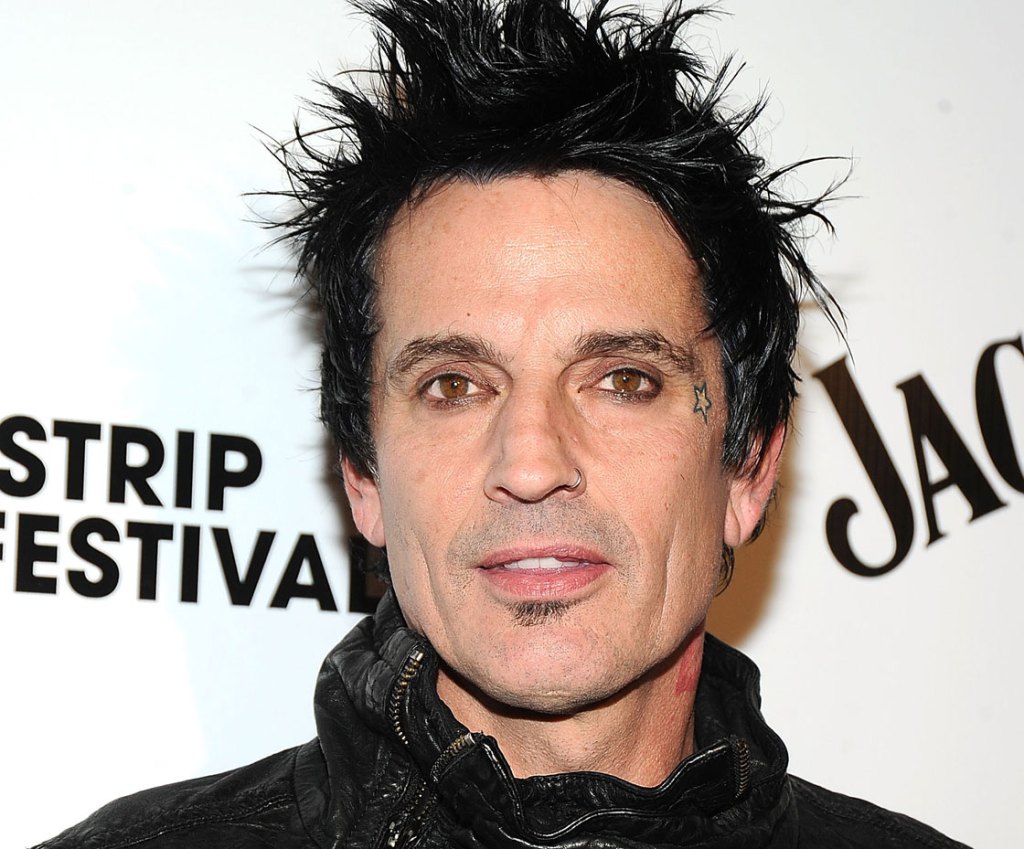 TOMMY LEE Misses Fourth Consecutive MÖTLEY CRÜE Concert (Video) |  Sofa-King-Cool - Magazine - Entertainment News